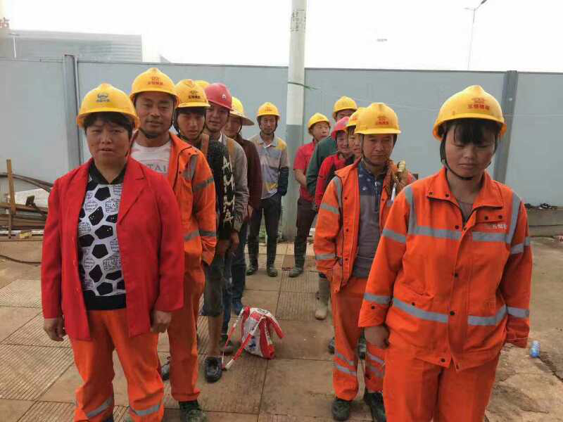 五恒模架腳手架搭設(shè)一線(xiàn)的女將